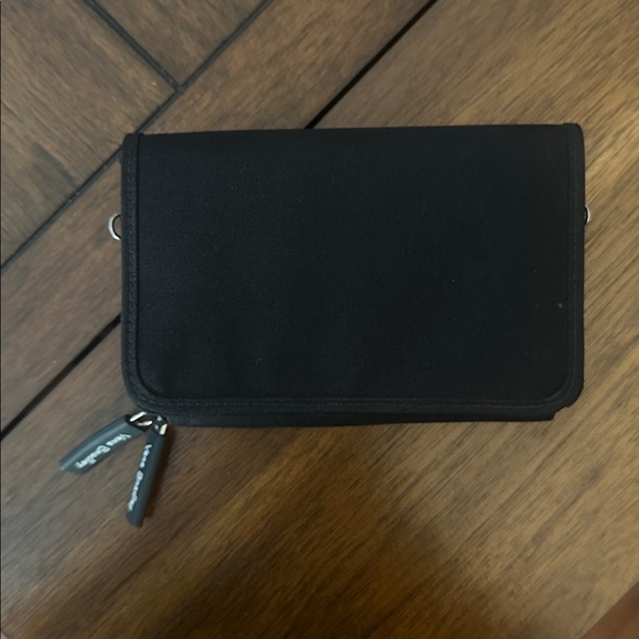 Vera Bradley EUC Black Nylon All-In-One Clutch Wallet (has D-rings for strap) - Picture 4 of 12